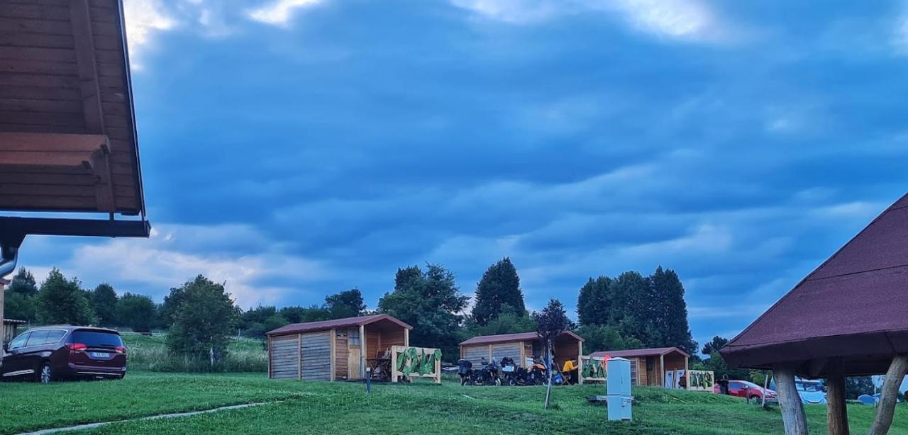 Hotel Camp The Sunrise Hill Pivka Esterno foto