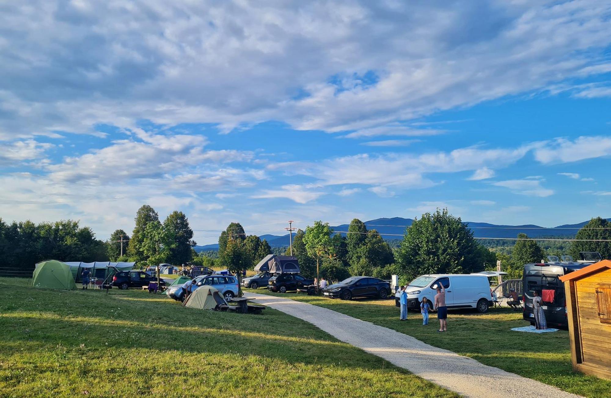 Hotel Camp The Sunrise Hill Pivka Esterno foto
