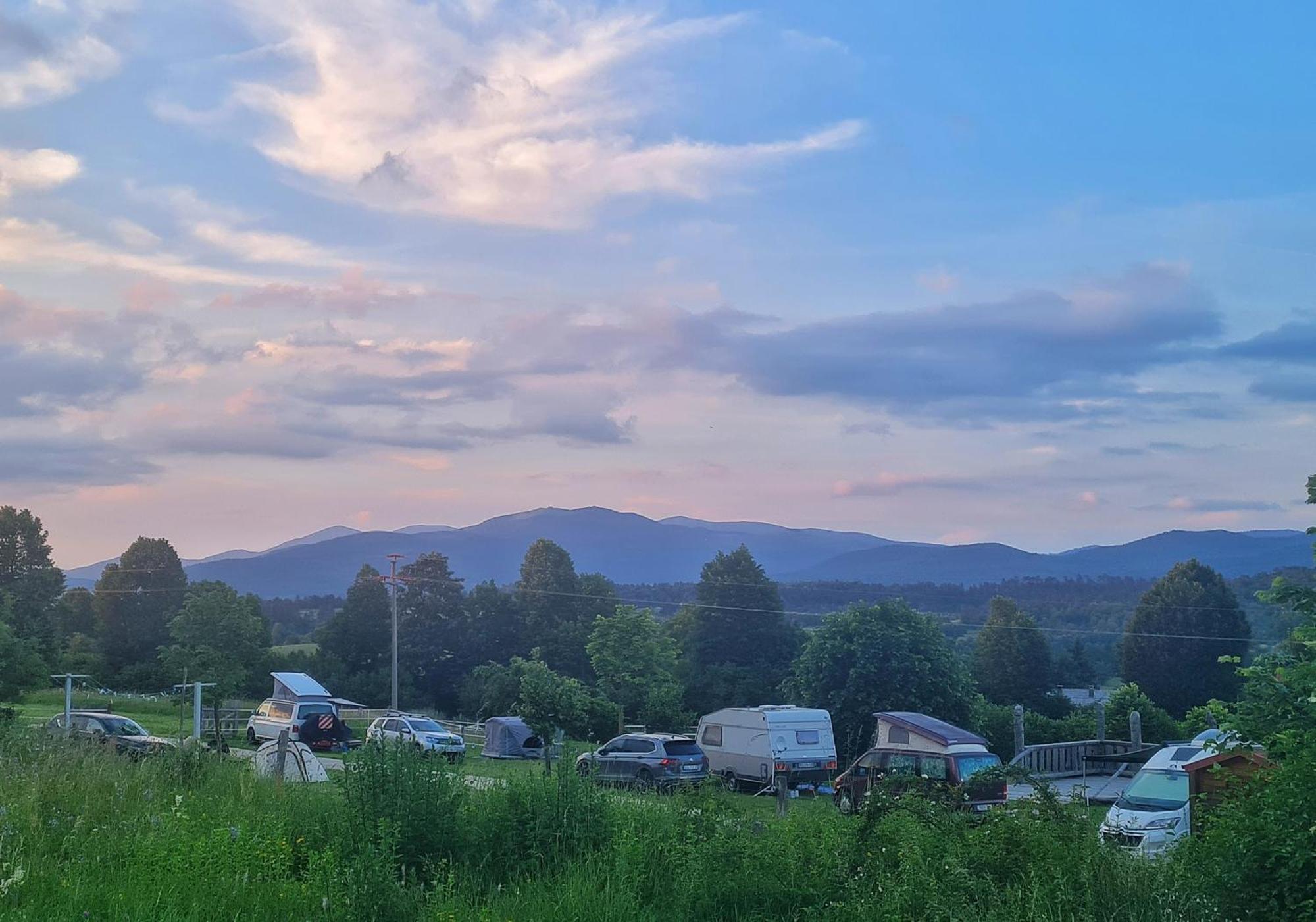 Hotel Camp The Sunrise Hill Pivka Esterno foto
