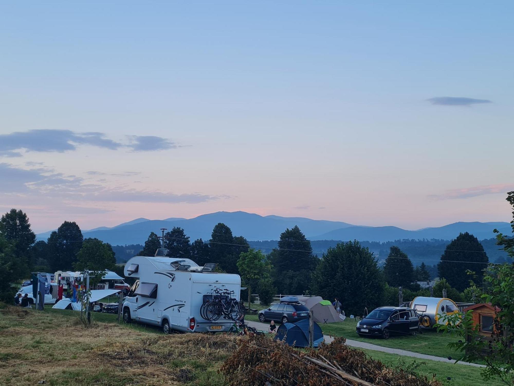Hotel Camp The Sunrise Hill Pivka Esterno foto