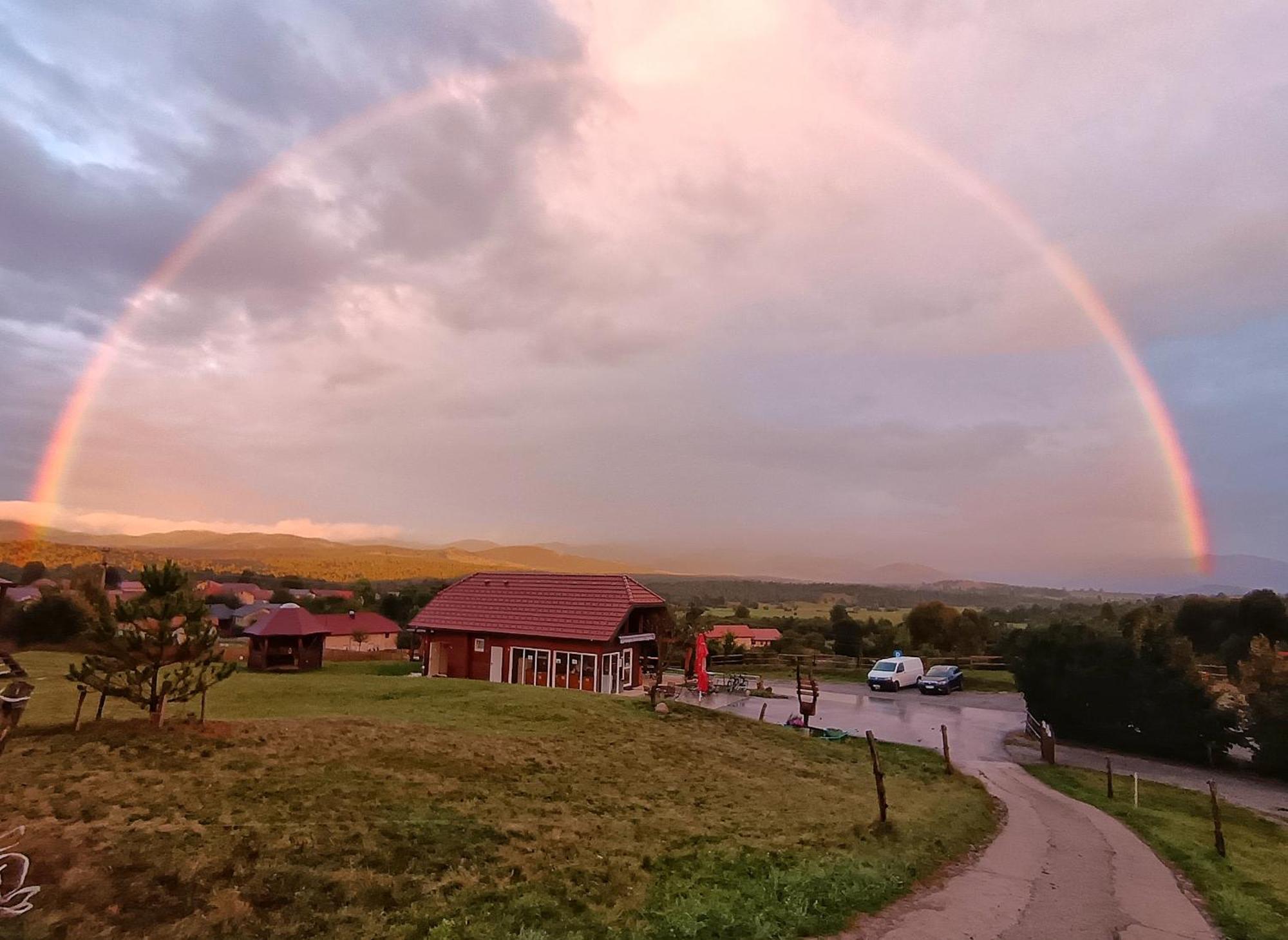 Hotel Camp The Sunrise Hill Pivka Esterno foto